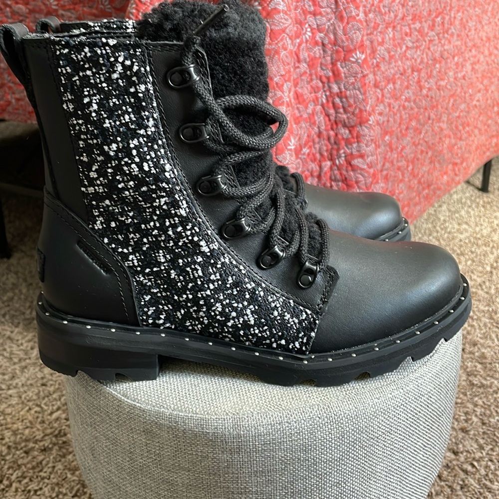 Women’s Sorel boots.
